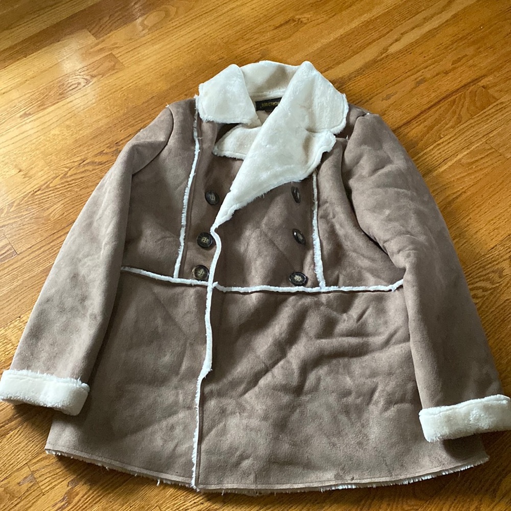 Comfy and cozy large Worldsee polyester coat.